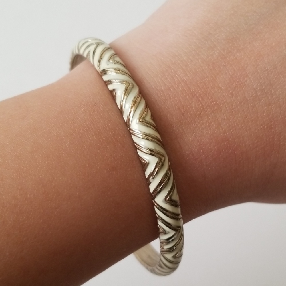 Nordstrom White & Gold Chevron Thin Bangle